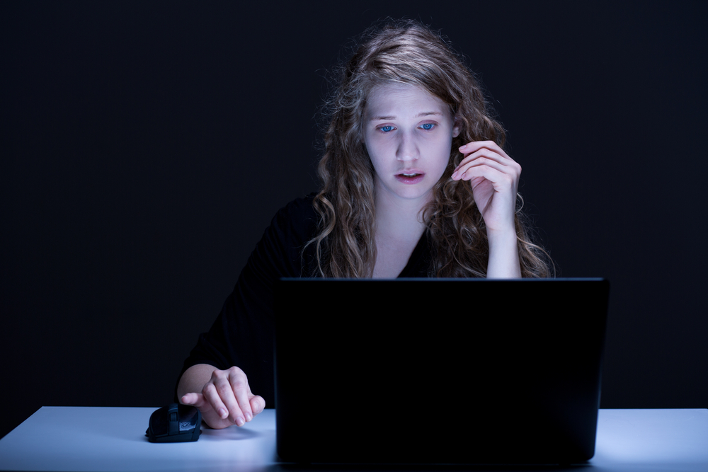 Picture-of-teenage-girl-intimidated-by-cyber-stalker